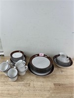 Nitto Brown and White Dish Set