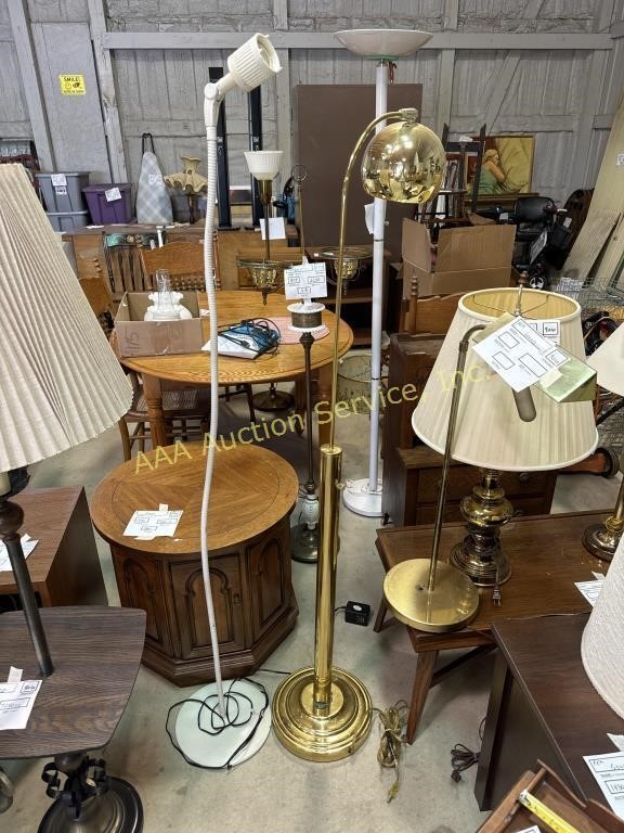 (2) floor lamps incl. brass. Height of taller 66