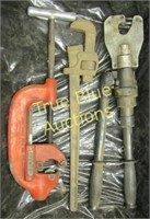 Pipe Cutter & Pipe Wrench