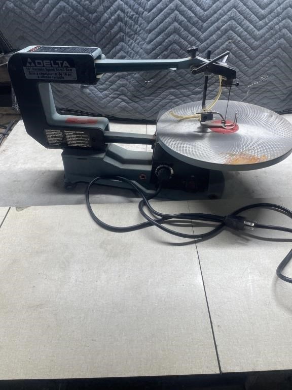 Working 16" variable speed Delta scroll saw