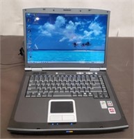 Gateway Model # W730-K8X Laptop w/ Bag. Windows