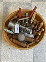 Wooden Bowls & Kitchen Collectibles