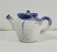 Blue white Glazed tea pot pottery