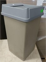 Square Rubbermaid Garbage Bin With Lid