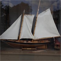 Large model boat