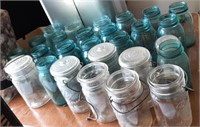 Lot with various clear and blue Ball mason jars,