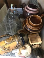 BOX OF MIXED POTTERY & CHINA