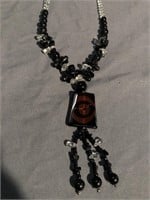 Stylish necklace with large agate stone and glass