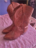 Toma Lama size 8 boots pre-owned