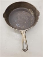 Griswold number 6 skillet approx 9 inches