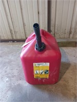 Plastic 5 gallon gas can w/ 4+ gal gas