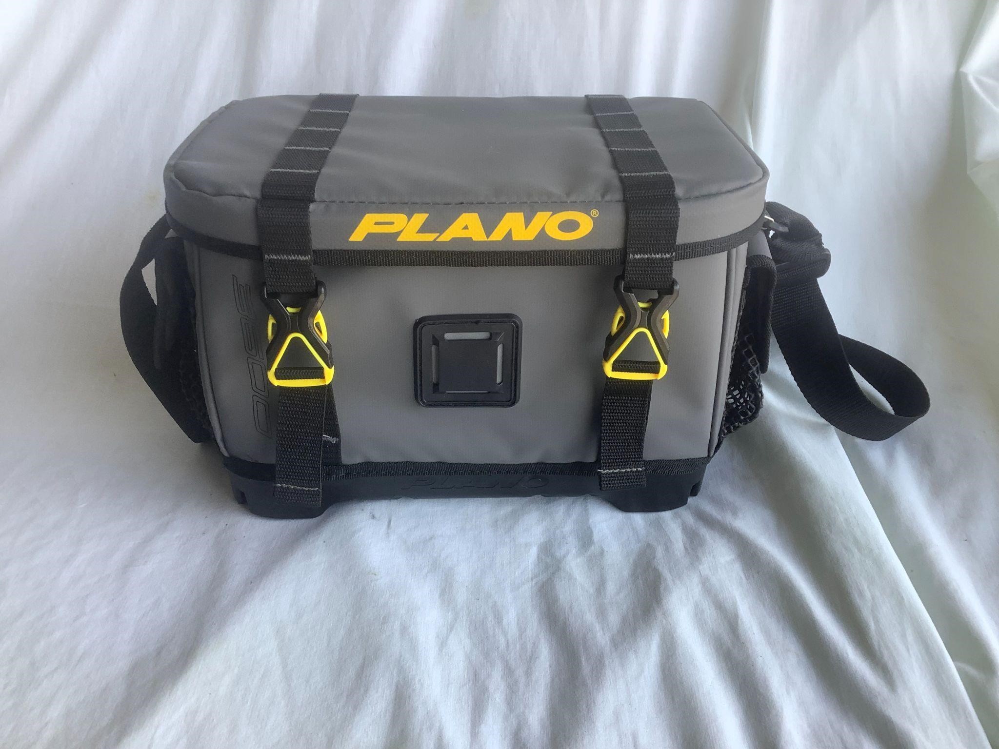 New Plano 3600 Tackle Box w/1 Tray