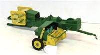 Ertl 25T Square Baler 1/16