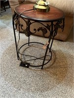 Round Accent Table / Metal Legs