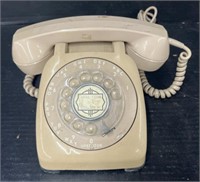 (AE) Tan Rotary Phone. 8 1/2 x 9 x 5 in.