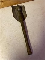 Folding military shovel