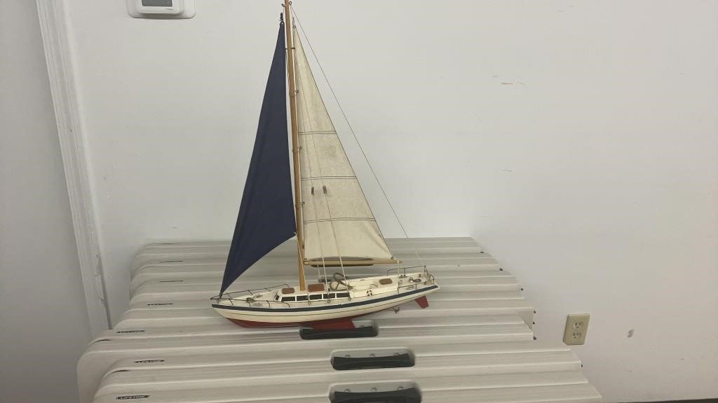 Model sailboat without stand, condition as shown