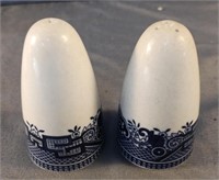 Vintage Churchill Blue Willow salt and pepper