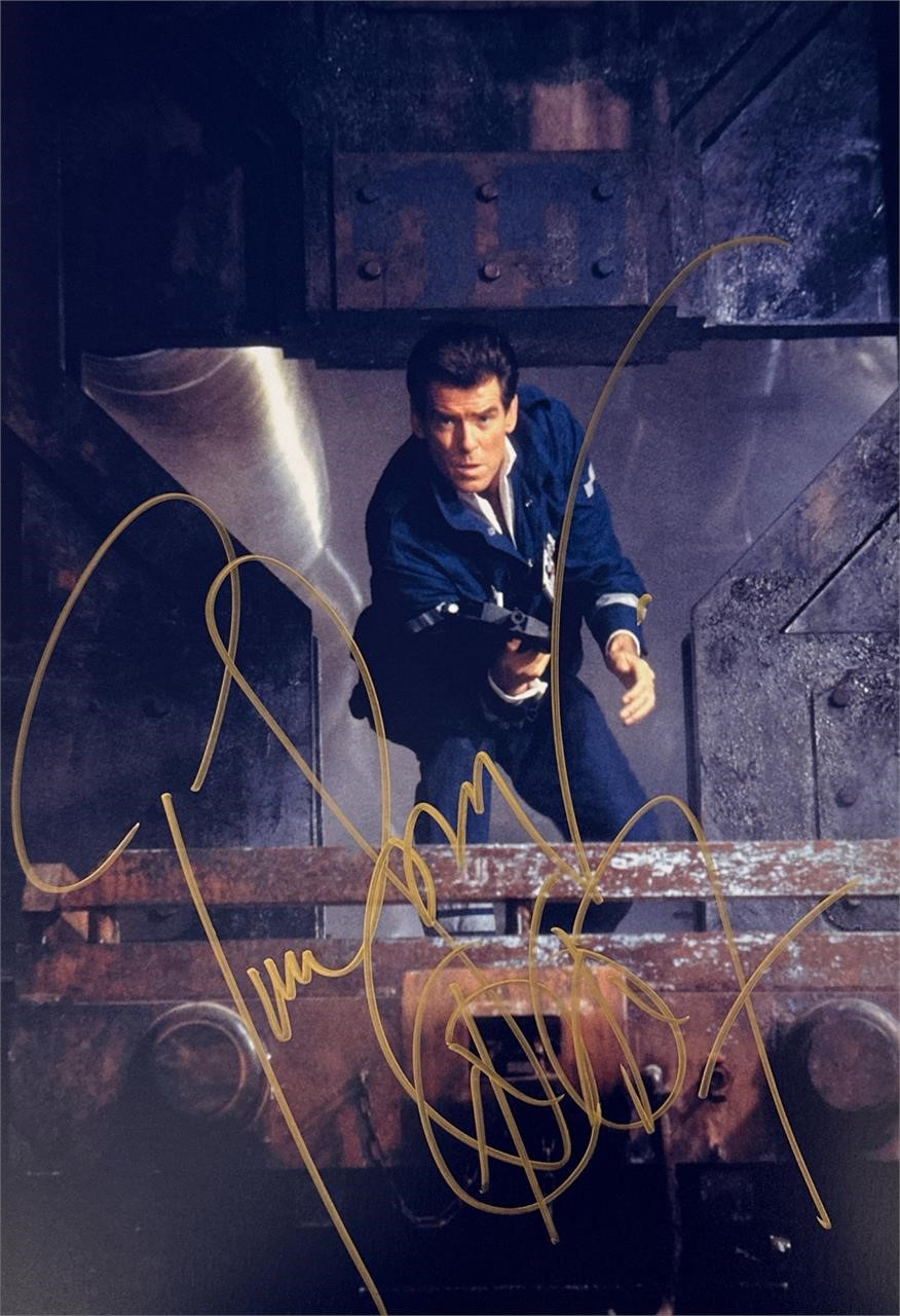 Autograph COA 007 Pierce Brosnan Photo