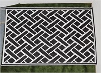 OUTDOOR BLACK & WHITE AREA RUG - USED