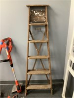 Wood Ladder   NOT SHIPPABLE