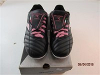 New Diadora Baseball Shoes Youth size 12 pink