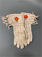 Pair of gloves - native, beaded