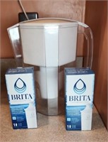 WATER PURIFYING PITCHER W/ BRITA FILTERS