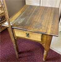 OAK OCCASIONAL TABLE W/ DRAWER