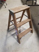 Wooden ladder, 2'