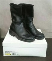 Naturaluzer Women's Boots, Size 7 1/2, Mitten