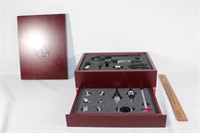 LaVigna Wine Accessories kit in wooden kit
