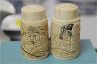 Set of 2 Japanese Bone Salt and Pepper Shaker