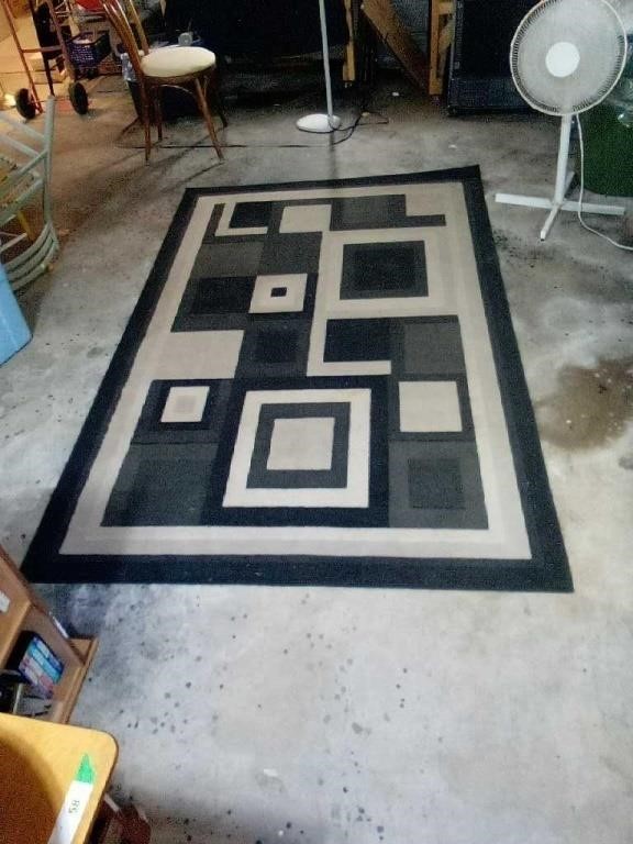 Black and grey toned area rug measures 93"x60"