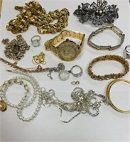 Police Auction: Assorted Jewelry Items