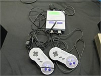 Super Nintendo NES Model CLV-201 w/ 2 Wired Contro