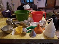 Measuring cups & spoons, plastic mixing bowls