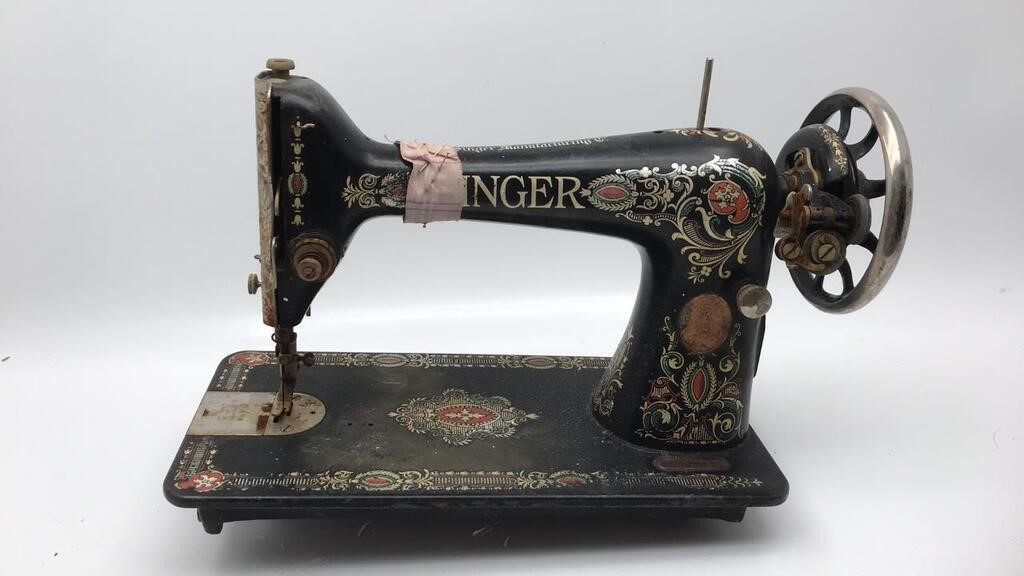 Vintage Singer Sewing Machine*read Great For Decor