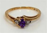 BEAUTIFUL 10K YELLOW GOLD AND AMETHYST RING