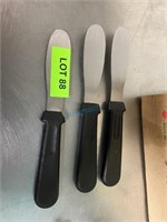 LOT OF BUTTER SPREADERS
