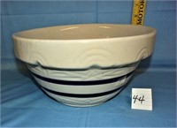 roseville usa crock bowl