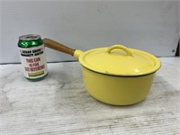 Descoware yellow cooking pot with lid