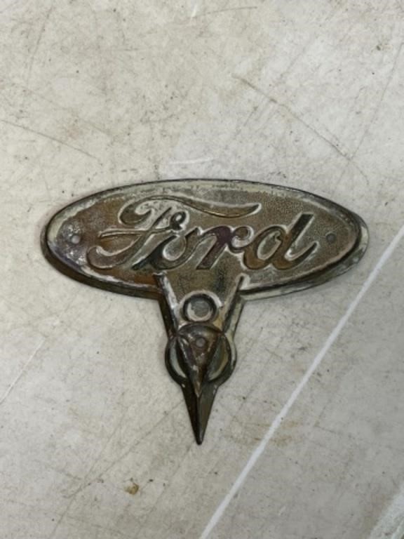 Ford V8 Emblem