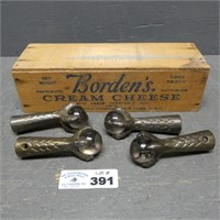 Bordens Cream Cheese Wooden - Claw Feet