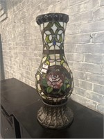 Rose design stained glass lamp