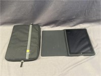 APPLE IPAD 1ST GENERATION 16 GB WITH CASE AND