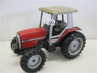 Ertl Die Cast Metal 3650 Massey Ferguson Tractor