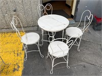 Ice Cream White Parlor Table and 4 Chairs