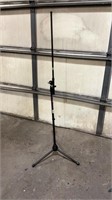 On stage adjustable mic stand