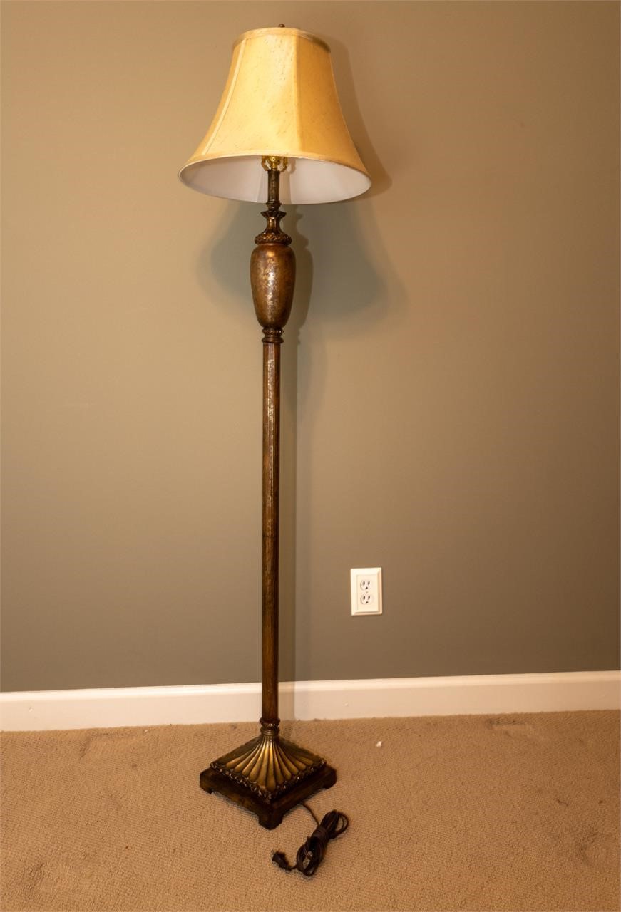 Contemporary floor lamp